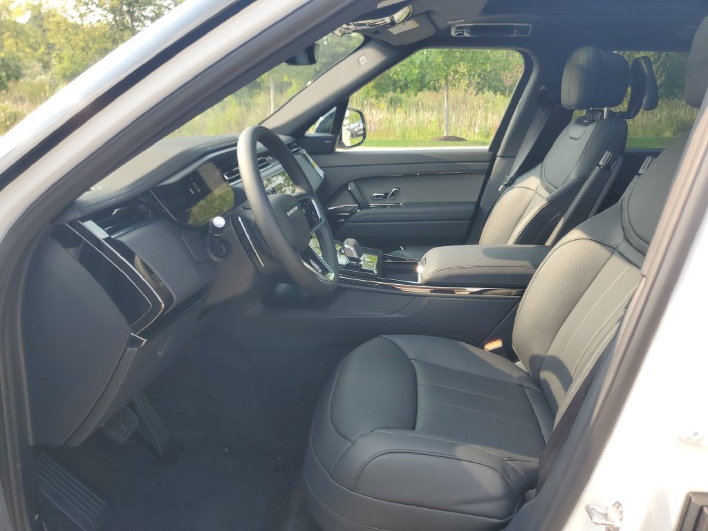 New 2026 Land Rover Range Rover Sport SE AWD/4WD image 12
