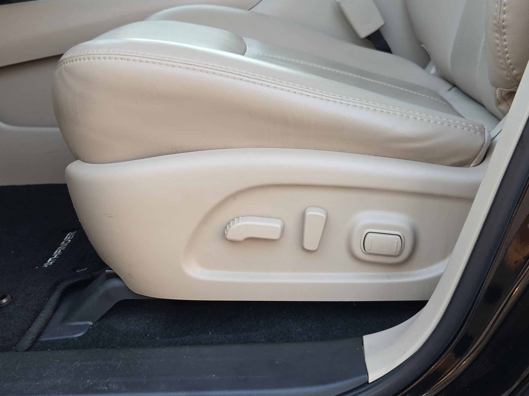 Used 2020 Nissan Pathfinder SL FWD image 21
