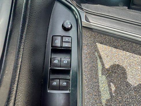 Used 2019 Toyota Highlander XLE FWD image 25