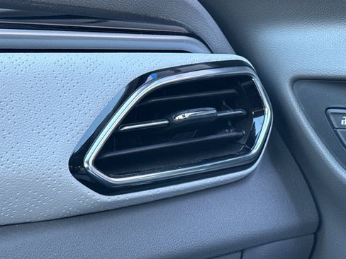 Used 2023 Chevrolet Bolt EUV Premier image 29