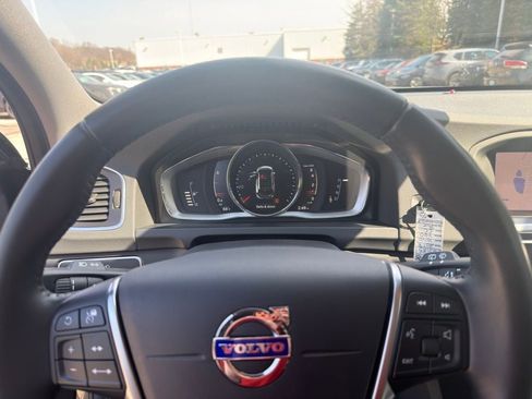 Used 2017 Volvo V60 T5 Cross Country w/ Technology Package image 20