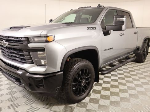 Used 2025 Chevrolet Silverado 2500 Custom w/ Custom Value Package AWD/4WD image 9