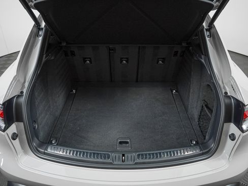 Certified 2026 Porsche Macan AWD/4WD image 26