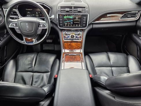Used 2017 Lincoln Continental Reserve image 12