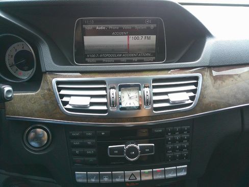 Used 2014 Mercedes-Benz E 550 4MATIC Sedan w/ Premium 1 Package image 22