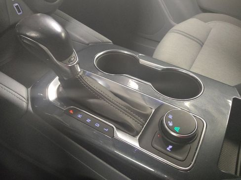 Used 2019 Chevrolet Blazer LT FWD image 26