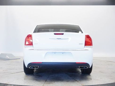 Used 2019 Chrysler 300 Limited image 4