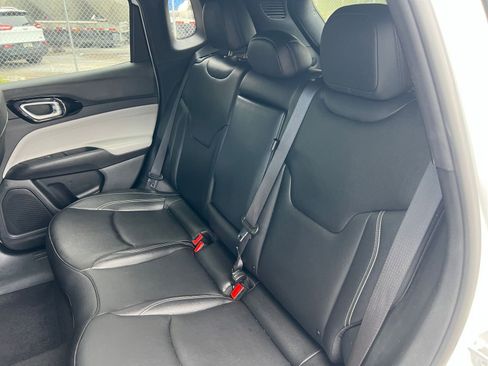 Used 2025 Jeep Compass Limited image 31