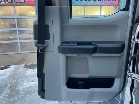 Used 2020 Ford F250 XL w/ Power Equipment Group image 13