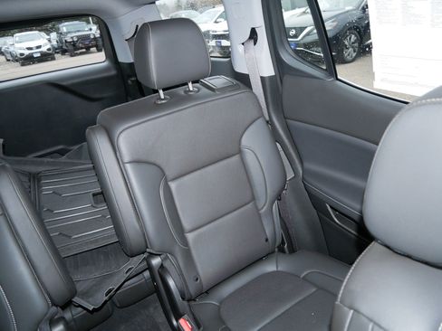 Used 2023 GMC Acadia SLT w/ LPO, Floor Liner Package image 14