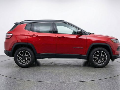 Used 2025 Jeep Compass Trailhawk image 11