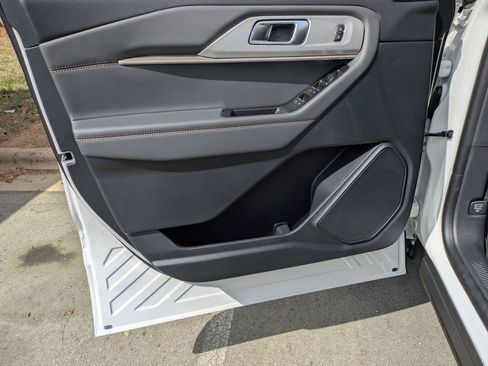 New 2026 Ford Explorer Active image 9