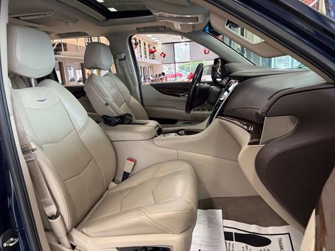 Used 2017 Cadillac Escalade ESV Luxury image 29