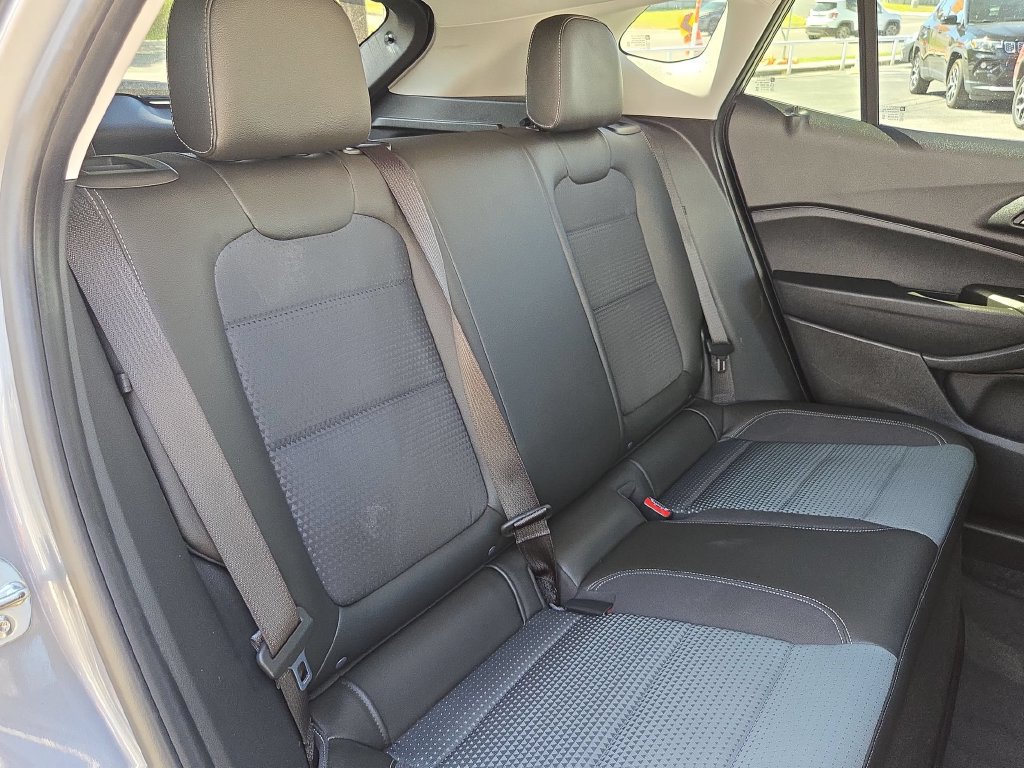 Used 2026 Chevrolet Trax LT FWD image 30