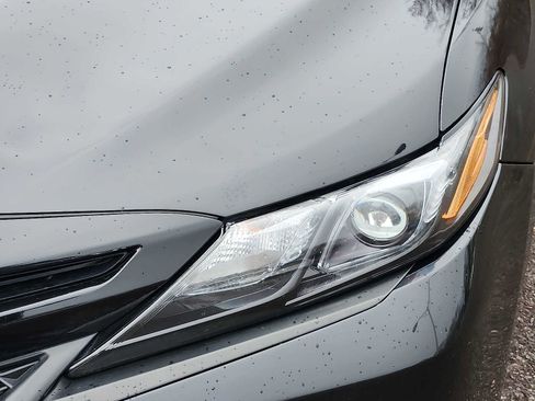 Used 2023 Toyota Camry SE image 9