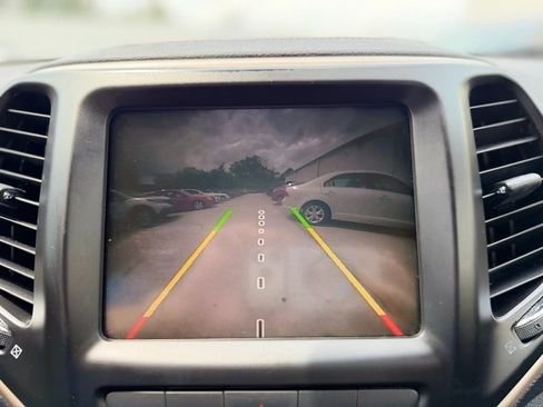 Used 2015 Jeep Cherokee Latitude FWD image 27