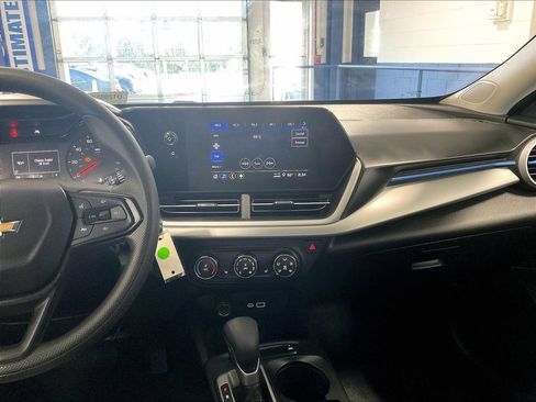 Used 2024 Chevrolet Trax LS w/ LS Convenience Package FWD image 18