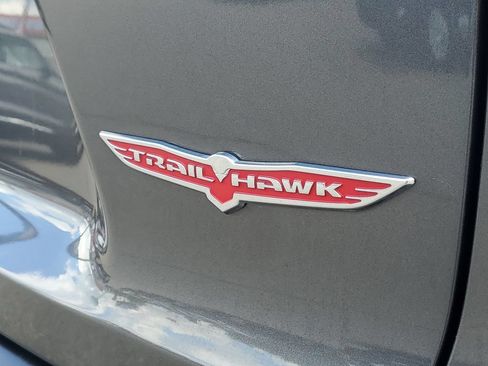 Used 2019 Jeep Cherokee Trailhawk w/ Cold Weather Group AWD/4WD image 6