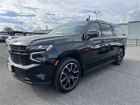 Used 2023 Chevrolet Suburban RST w/ Sport Performance Package image 9