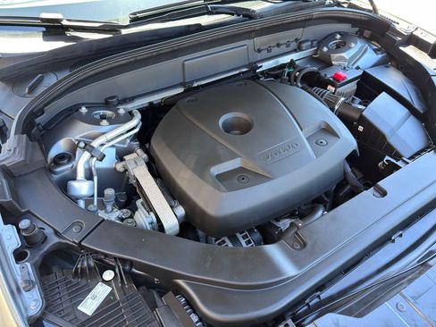 Used 2020 Volvo XC60 T6 Momentum AWD/4WD image 41
