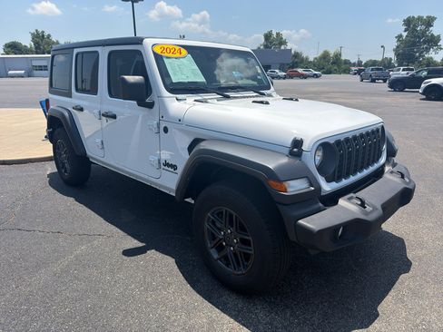 Used 2024 Jeep Wrangler Unlimited Sport AWD/4WD image 4