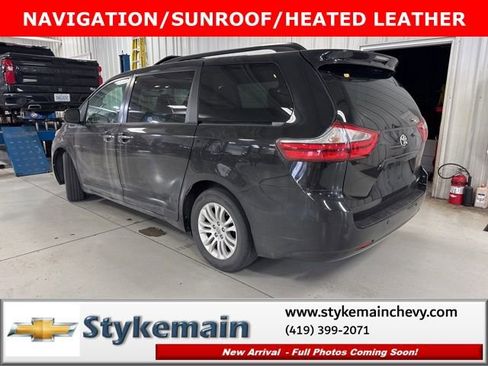 Used 2017 Toyota Sienna XLE w/ XLE Navigation Package image 9