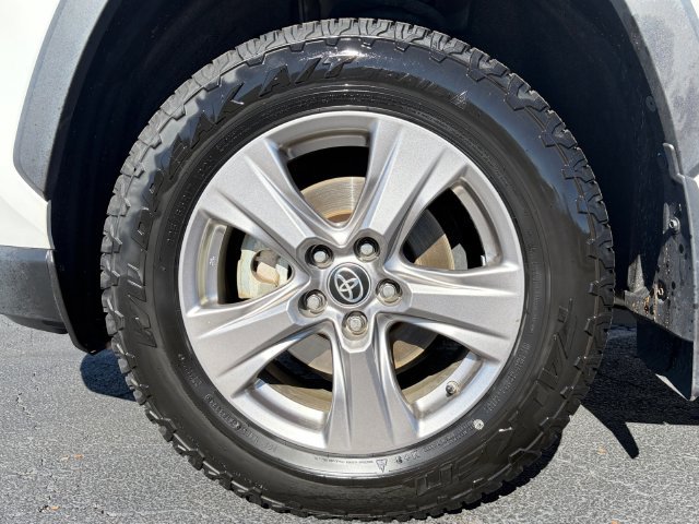 Used 2022 Toyota RAV4 LE AWD/4WD image 26