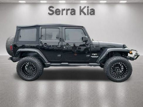 Used 2016 Jeep Wrangler Unlimited Sahara w/ Connectivity Group AWD/4WD image 24