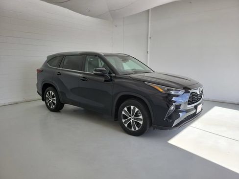 Used 2026 Toyota Highlander XLE AWD/4WD image 4