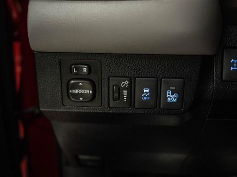 Used 2013 Toyota RAV4 Limited image 29