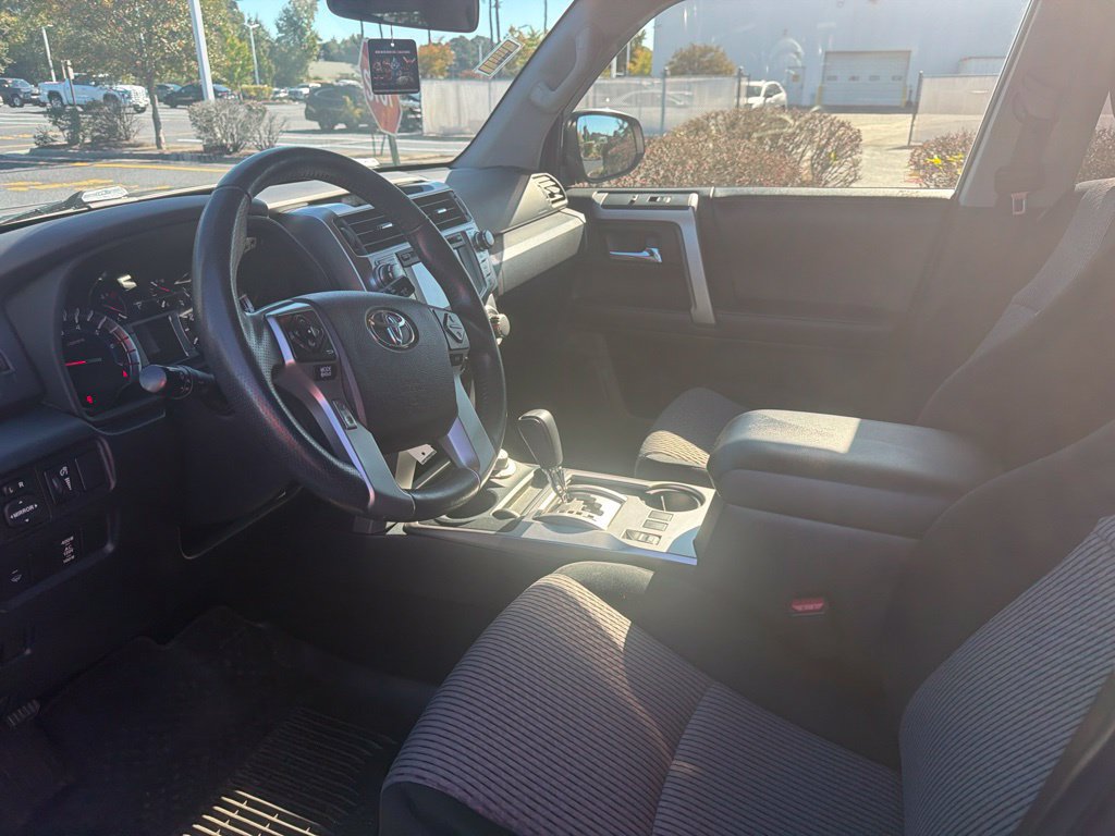 Used 2018 Toyota 4Runner SR5 AWD/4WD image 9