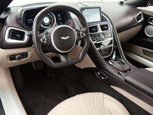Used 2023 Aston Martin DB11 Coupe image 3