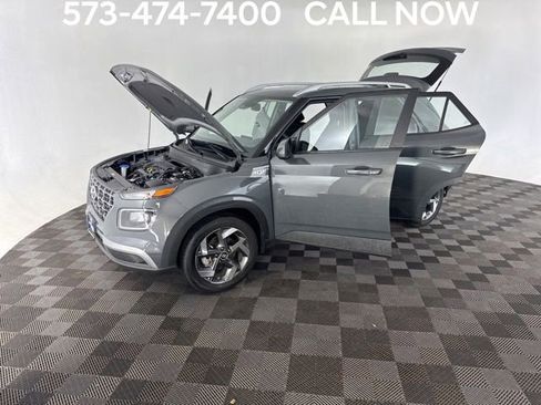 Used 2025 Hyundai Venue SEL FWD image 11