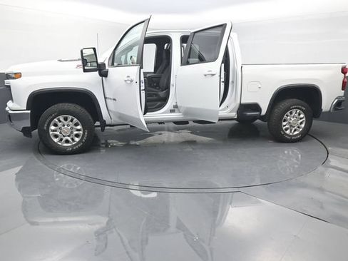 Used 2024 Chevrolet Silverado 2500 LT AWD/4WD image 52