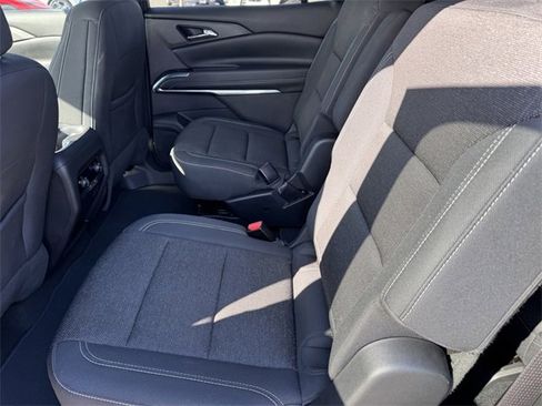 Certified 2025 Chevrolet Traverse LT image 9