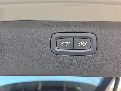 Used 2025 Volvo XC90 B6 Plus image 8