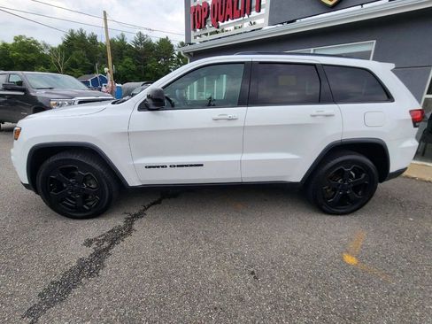 Used 2019 Jeep Grand Cherokee Laredo AWD/4WD image 8