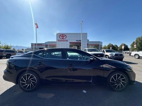 Used 2023 Nissan Maxima SR w/ Sport Mat Group FWD image 3