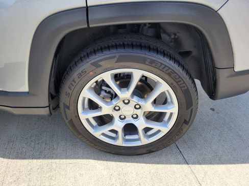 Certified 2024 Jeep Compass Latitude image 24