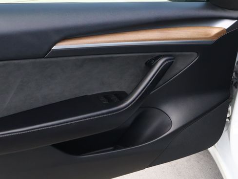 Used 2023 Tesla Model 3 Standard Range image 13