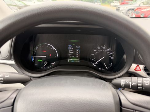 Used 2024 Toyota Sienna LE w/ LE Plus Package AWD/4WD image 21
