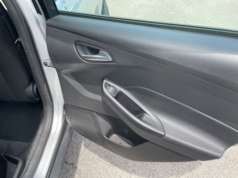 Used 2018 Ford Focus SE FWD image 45