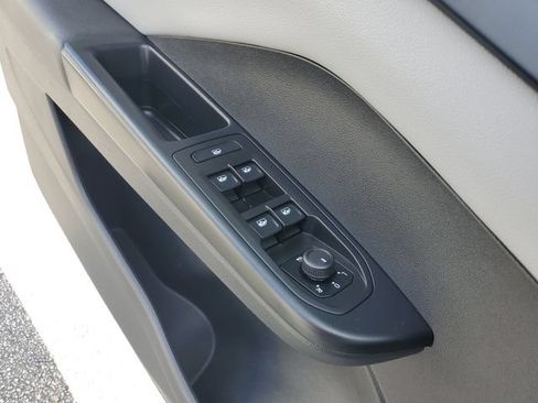 Certified 2023 Volkswagen Taos SE w/ Panoramic Sunroof Package FWD image 36