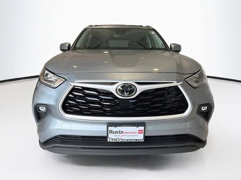 Certified 2020 Toyota Highlander XLE w/ Protection Package #3 AWD/4WD image 2