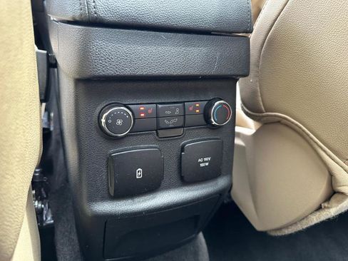 Used 2017 Ford Explorer Limited image 36