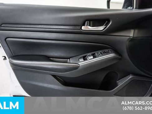 Used 2025 Nissan Altima 2.5 SV FWD image 43