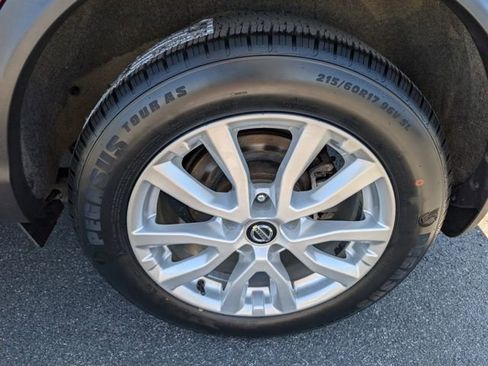 Used 2021 Nissan Rogue Sport S image 27