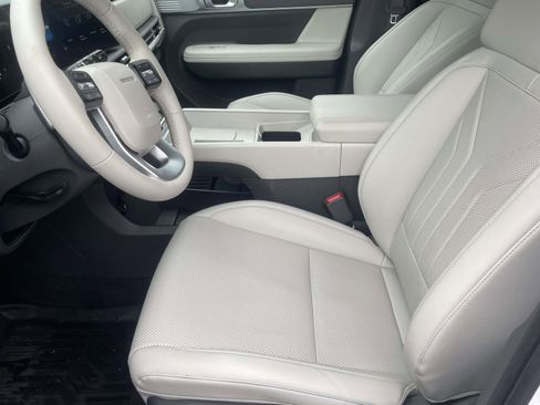 Used 2025 Hyundai Santa Fe SEL FWD image 16