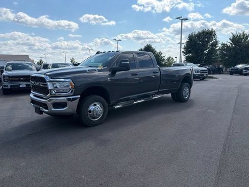 Used 2024 RAM 3500 Tradesman w/ Chrome Appearance Group AWD/4WD image 17