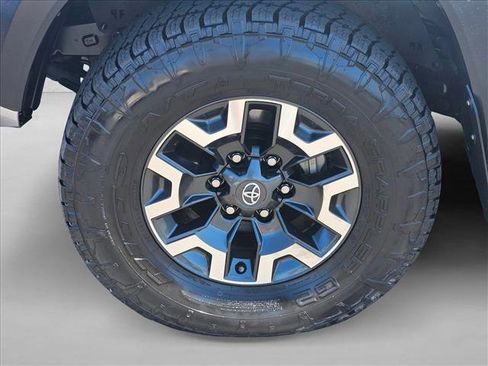 Used 2022 Toyota Tacoma TRD Off-Road w/ TRD Premium Off Road Package AWD/4WD image 23